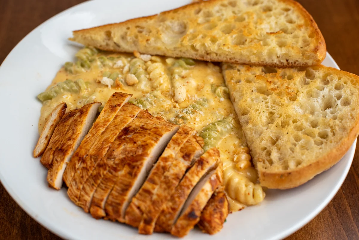 Raging Rewster mac and cheese with sliced chicken and toasted bread